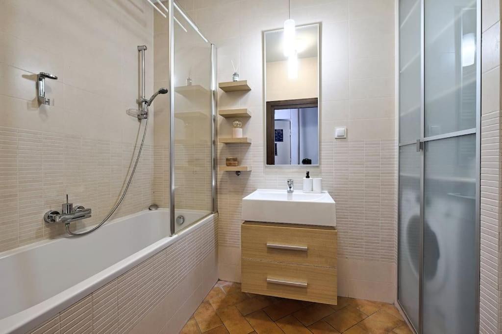 Urbannestgroup - Old Town - Stare - Freta 50 Апартаменти *